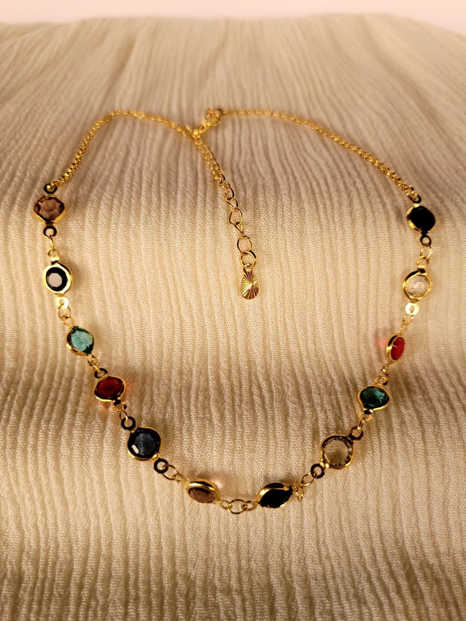 Choker Cristais Redondos Color dourado
