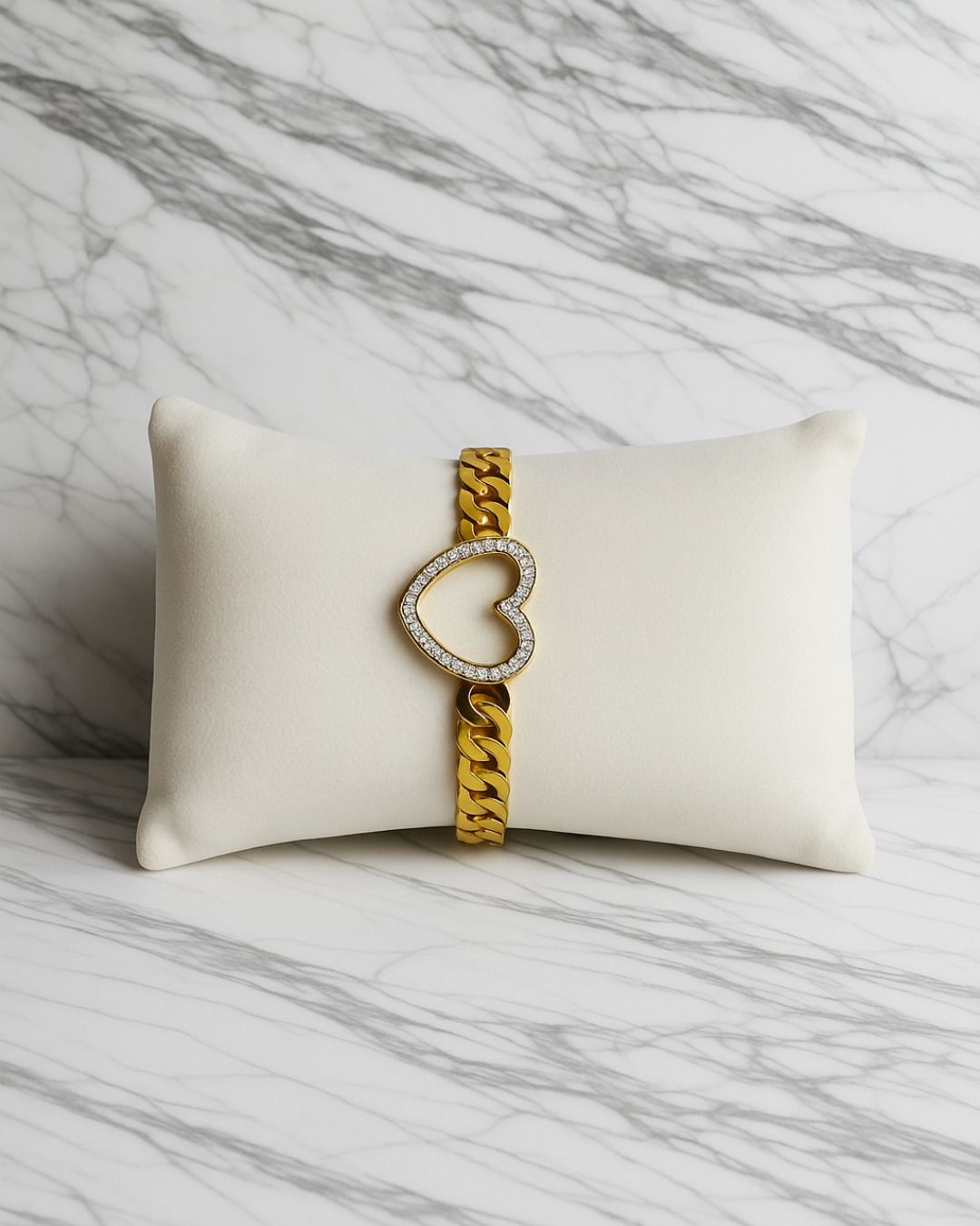 Bracelete Coração Cravejado Vazado Aço dourado