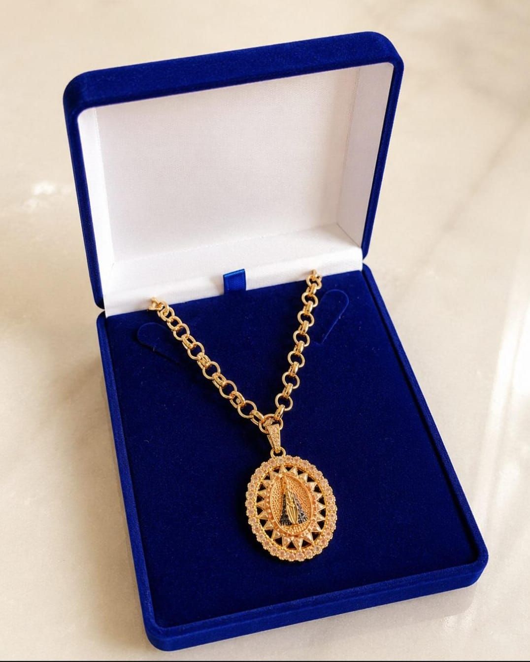 Colar Elo Português Luxo Pingente Nossa Senhora Cravejada Zircônia Azul/Cristal