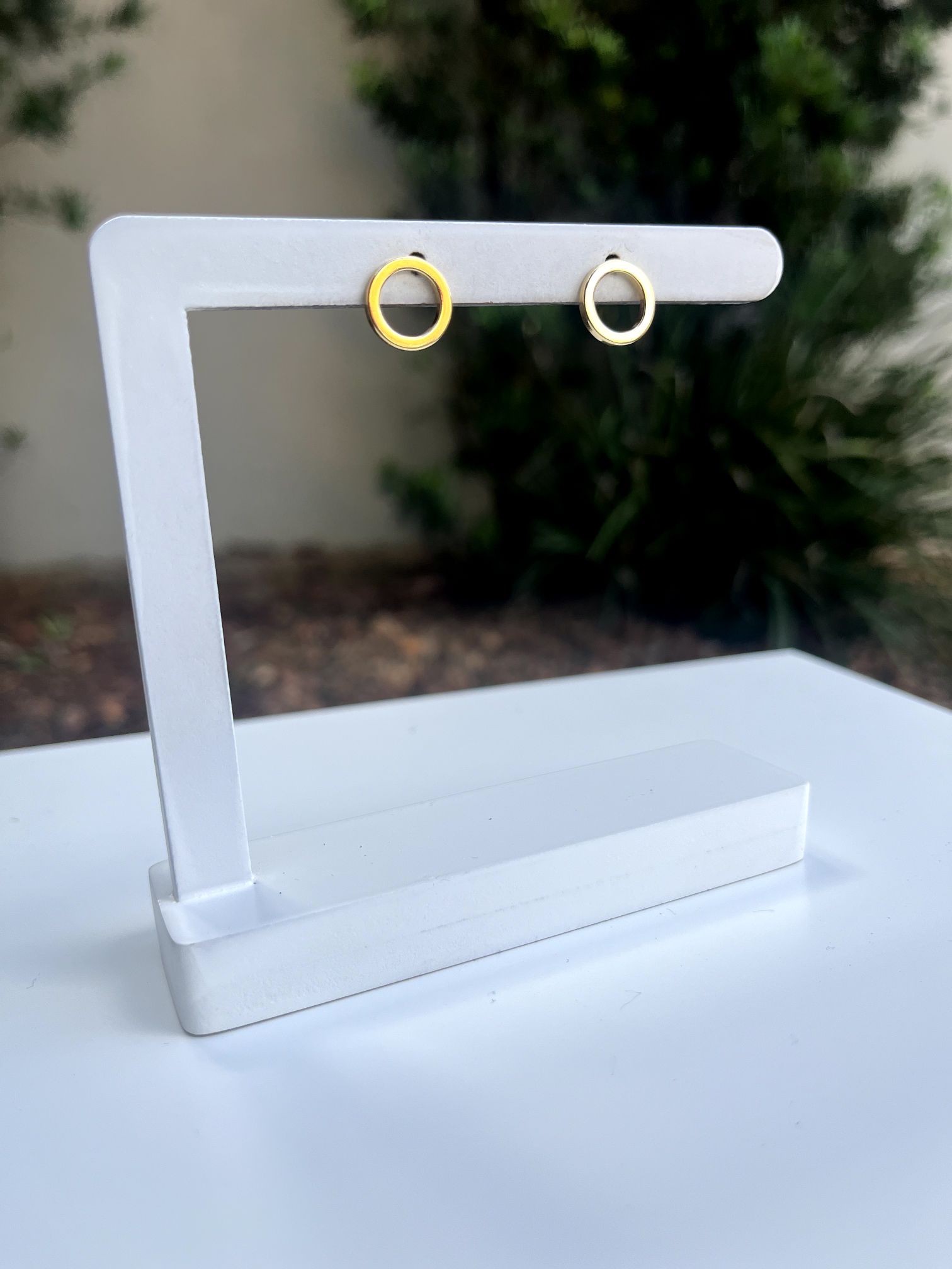 Brinco Círculo Vazado Liso Pequeno dourado