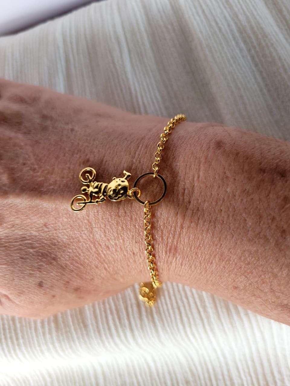 Pulseira Elo Português com Pingente Menina Bike dourado