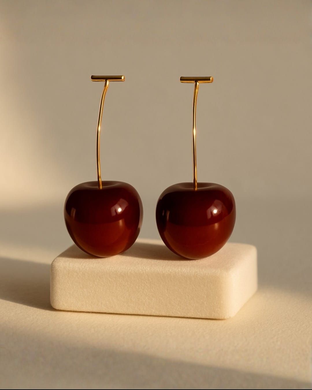 Brinco Cherry Style dourado