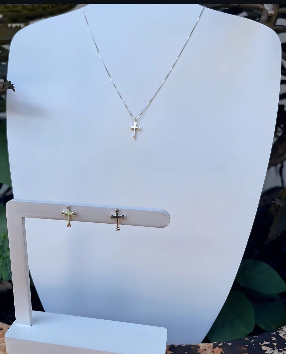 Conjunto Colar e Brinco Veneziana com Pingente Crucifixo Ponto de Luz