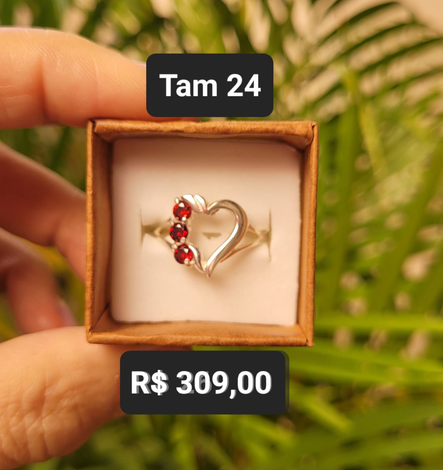 Anel Coração Vazado Grande com 3  Zircônias  Rubi prata Tam 24