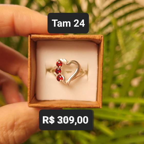 Anel Coração Vazado Grande com 3 Zircônias Rubi prata Tam 24