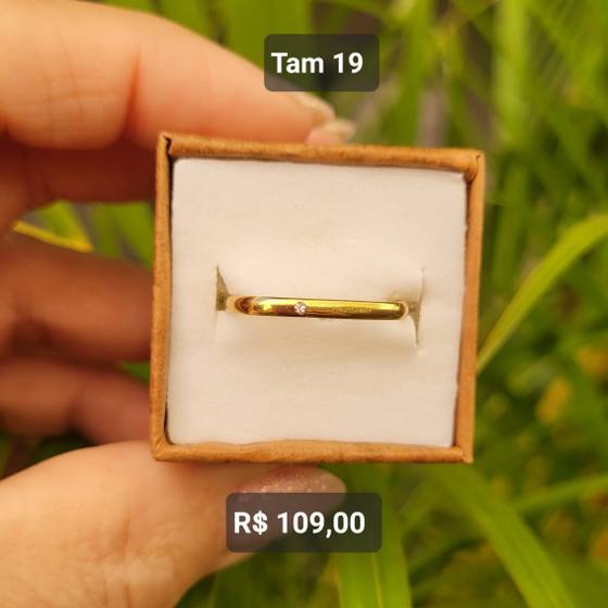 Aliança Quadrada com Ponto de Luz Aço dourado Tam 19
