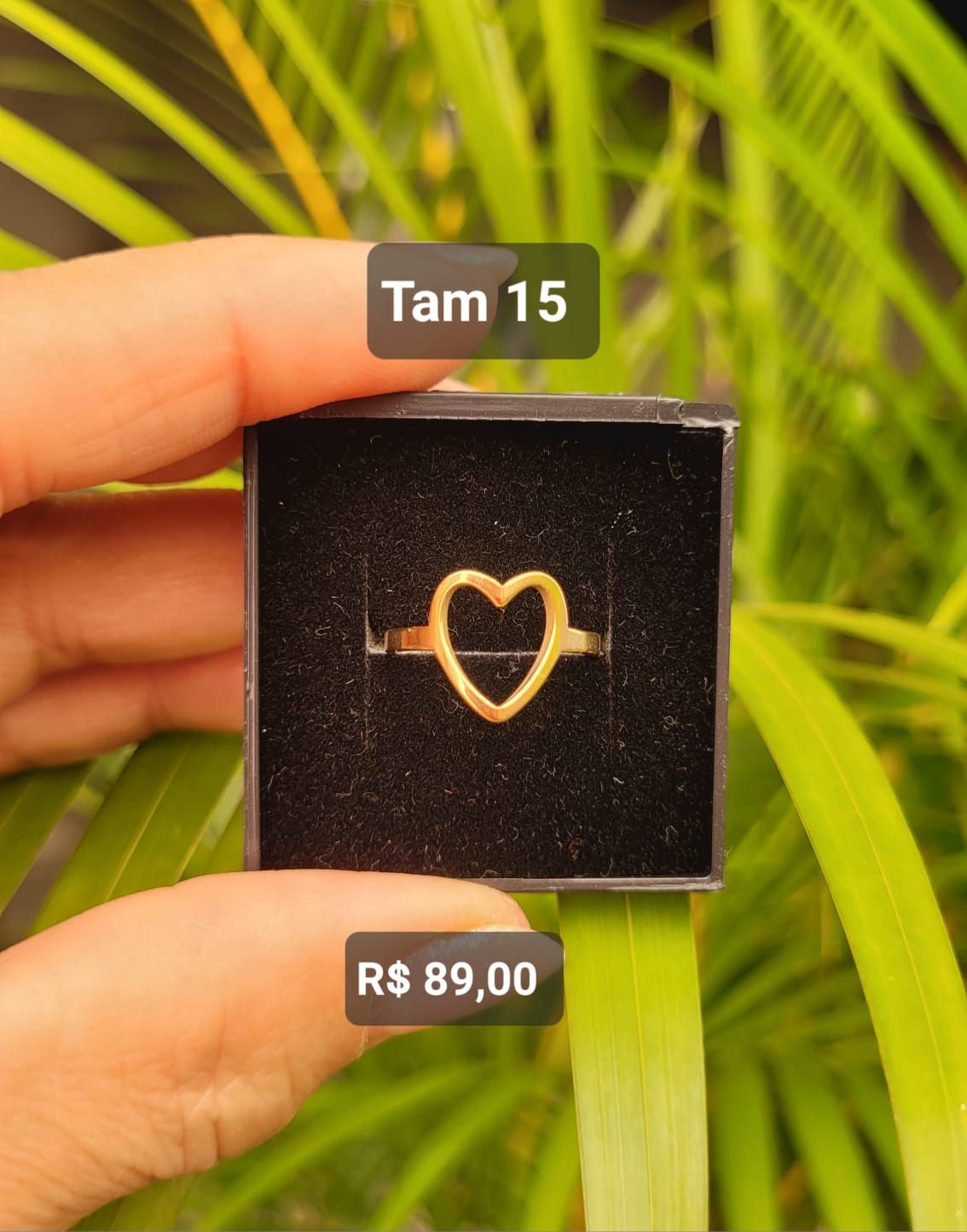 Anel Coração Vazado Pequeno Aço dourado Tam 15