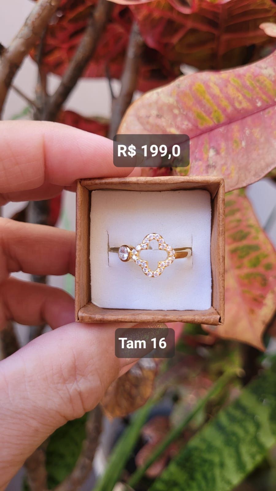 Anel Trevo Vazado Micro Cravejado Zircônia  e Ponto de Luz dourado Tam 16