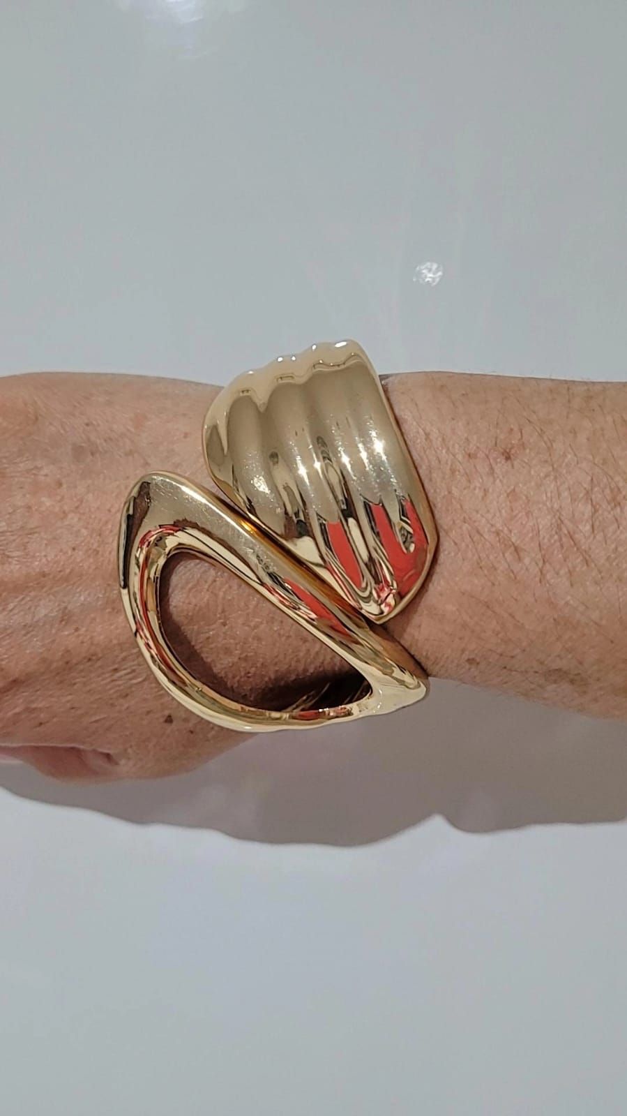 Bracelete Max Vazado Liso/Ondulado dourado