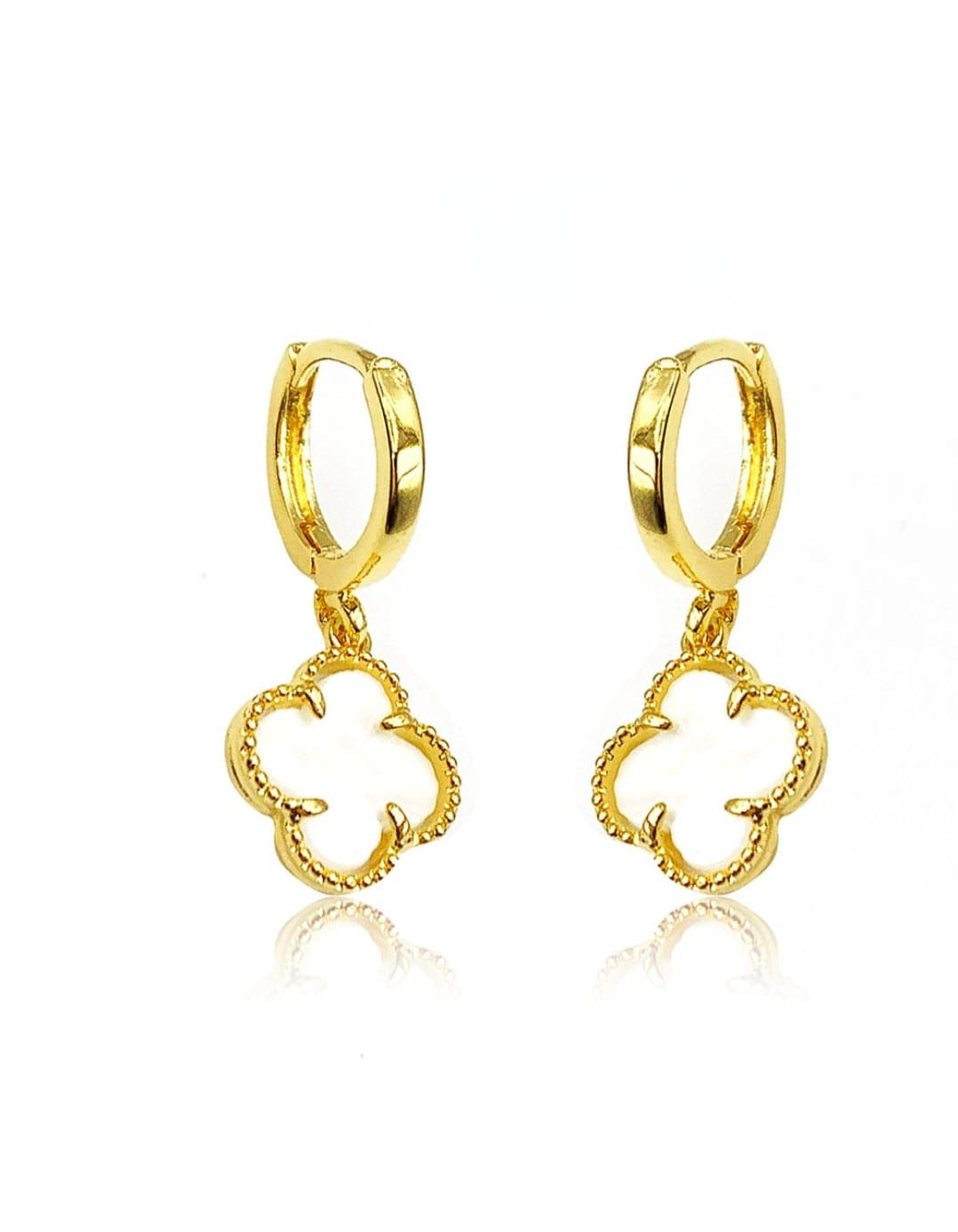 Brinco Argola Click Pingente Trevo Madrepérola dourado