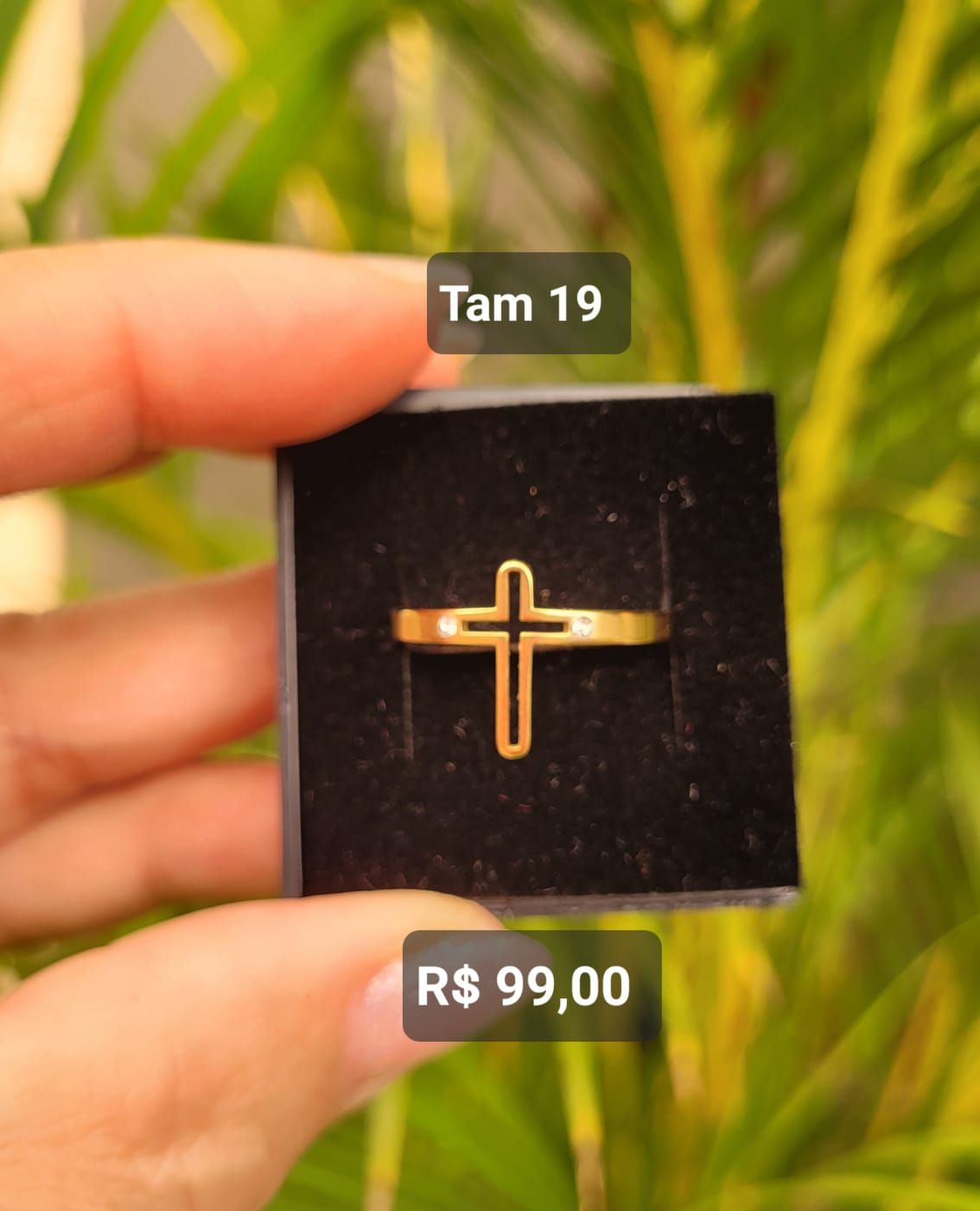 Anel Crucifixo Liso Vazado com 2 Ponto de Luz Aço dourado Tam 19